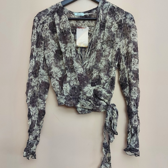 Urban Outfitters kimchi blue black patterned sheer wrap blouse - Picture 1 of 5